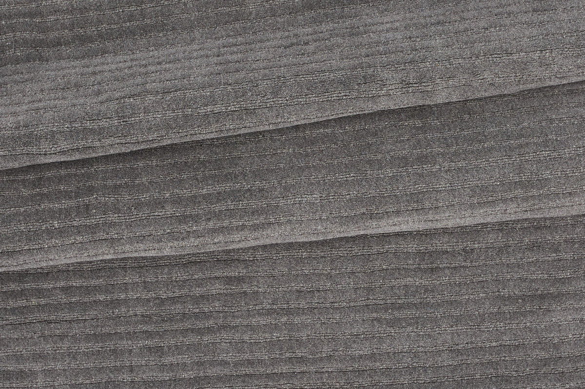Milton Teppich in Dunkelgrau präsentiert im Onlineshop von KAQTU Design AG. Teppich ist von Venture Home