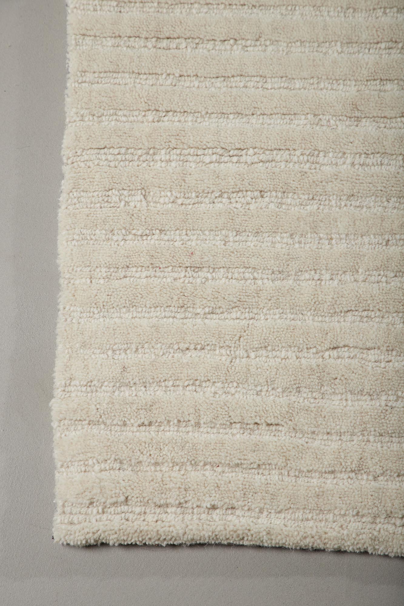 Milton Teppich in Weiss präsentiert im Onlineshop von KAQTU Design AG. Teppich ist von Venture Home