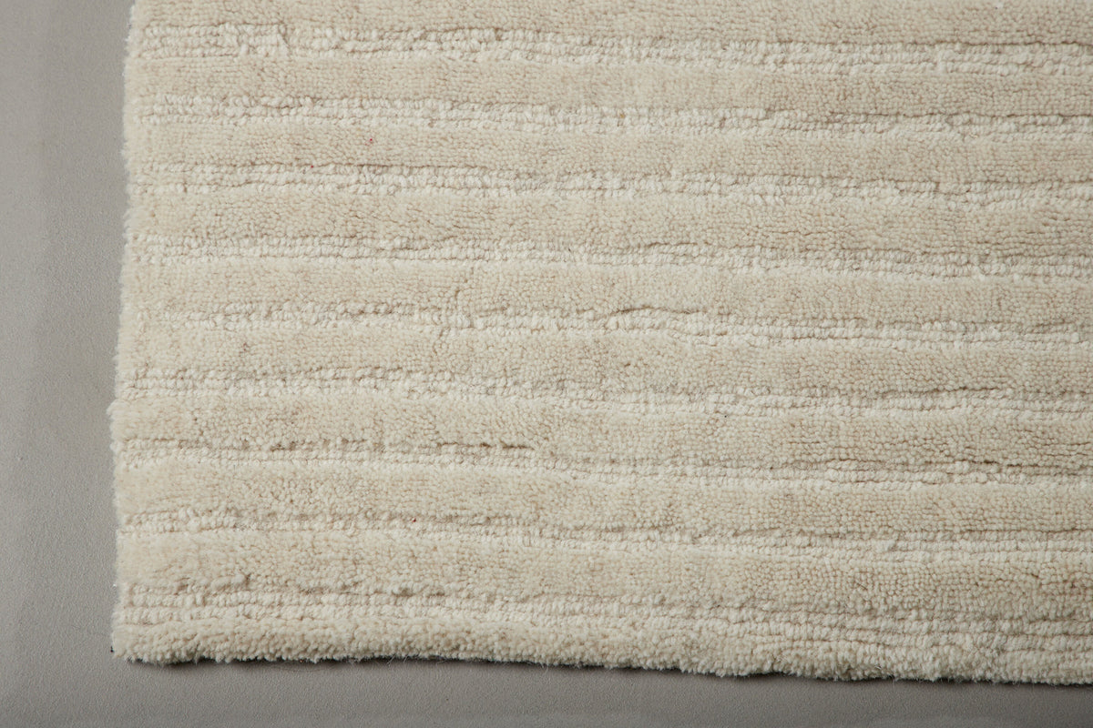 Milton Teppich in Weiss präsentiert im Onlineshop von KAQTU Design AG. Teppich ist von Venture Home