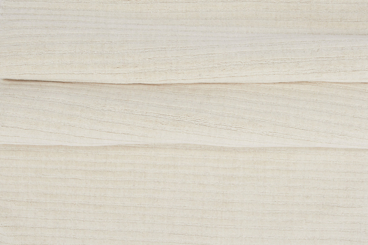 Milton Teppich in Weiss präsentiert im Onlineshop von KAQTU Design AG. Teppich ist von Venture Home