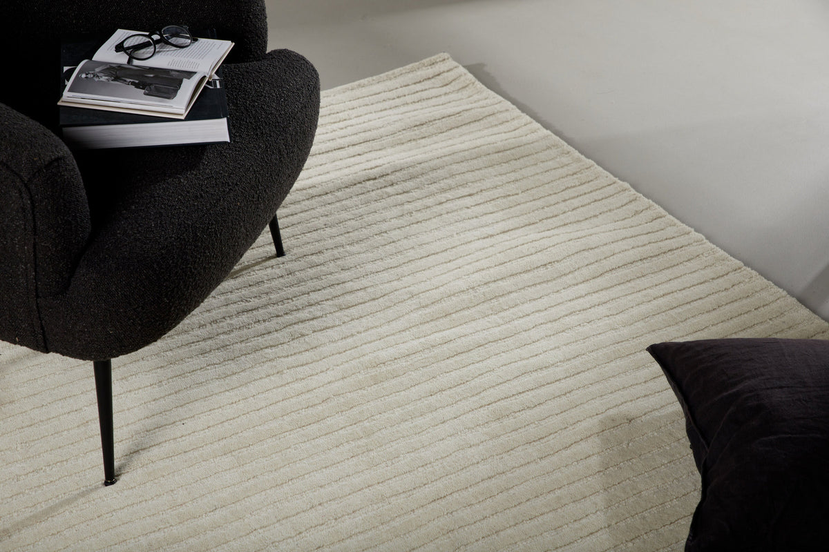 Milton Teppich in Weiss präsentiert im Onlineshop von KAQTU Design AG. Teppich ist von Venture Home