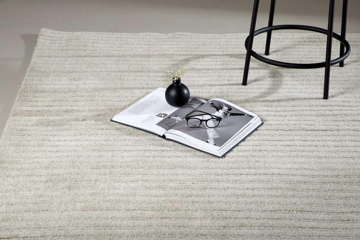 Milton Teppich in Hellgrau präsentiert im Onlineshop von KAQTU Design AG. Teppich ist von Venture Home