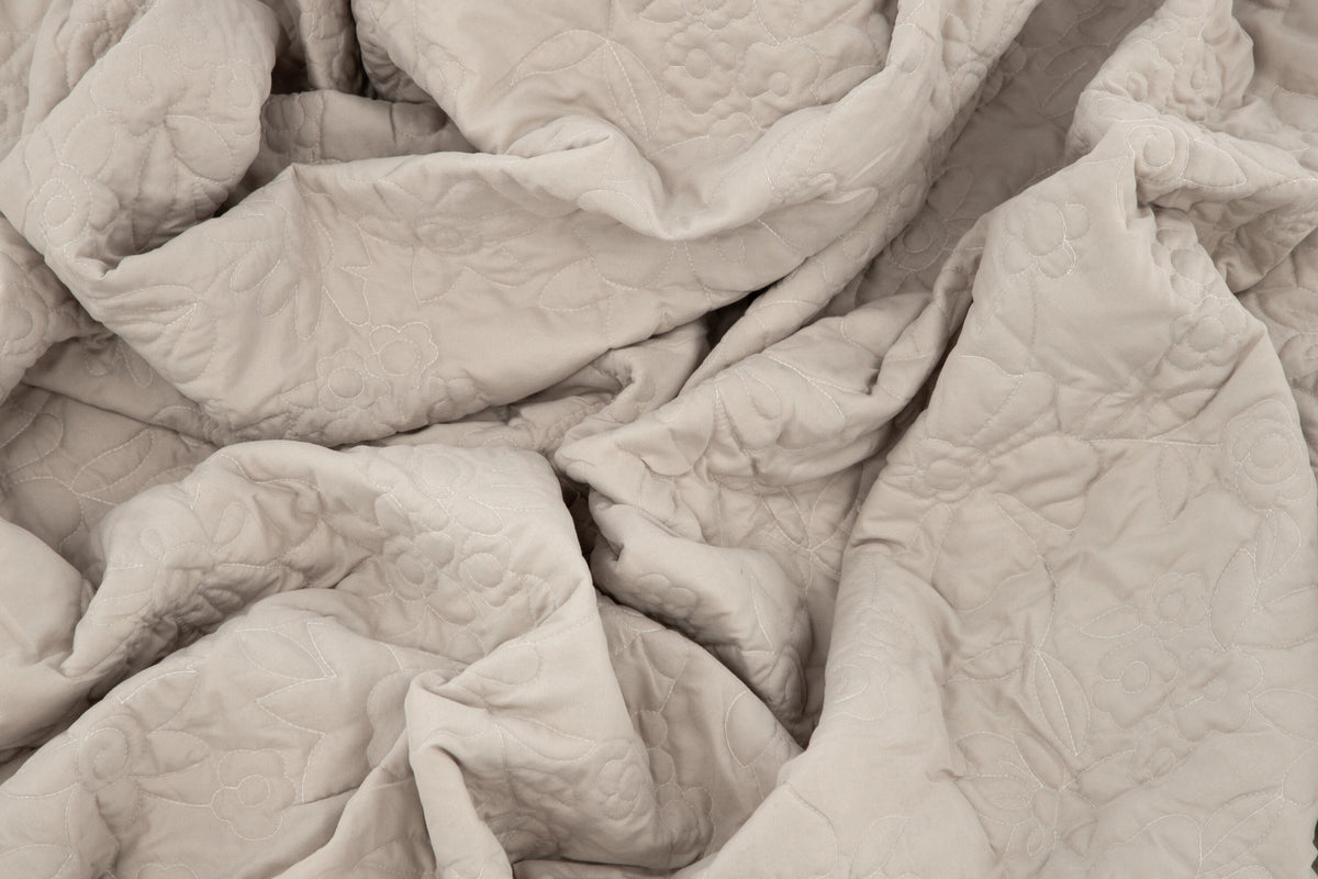 Niki Tagesdecke in Beige präsentiert im Onlineshop von KAQTU Design AG. Bettüberwurf ist von Venture Home