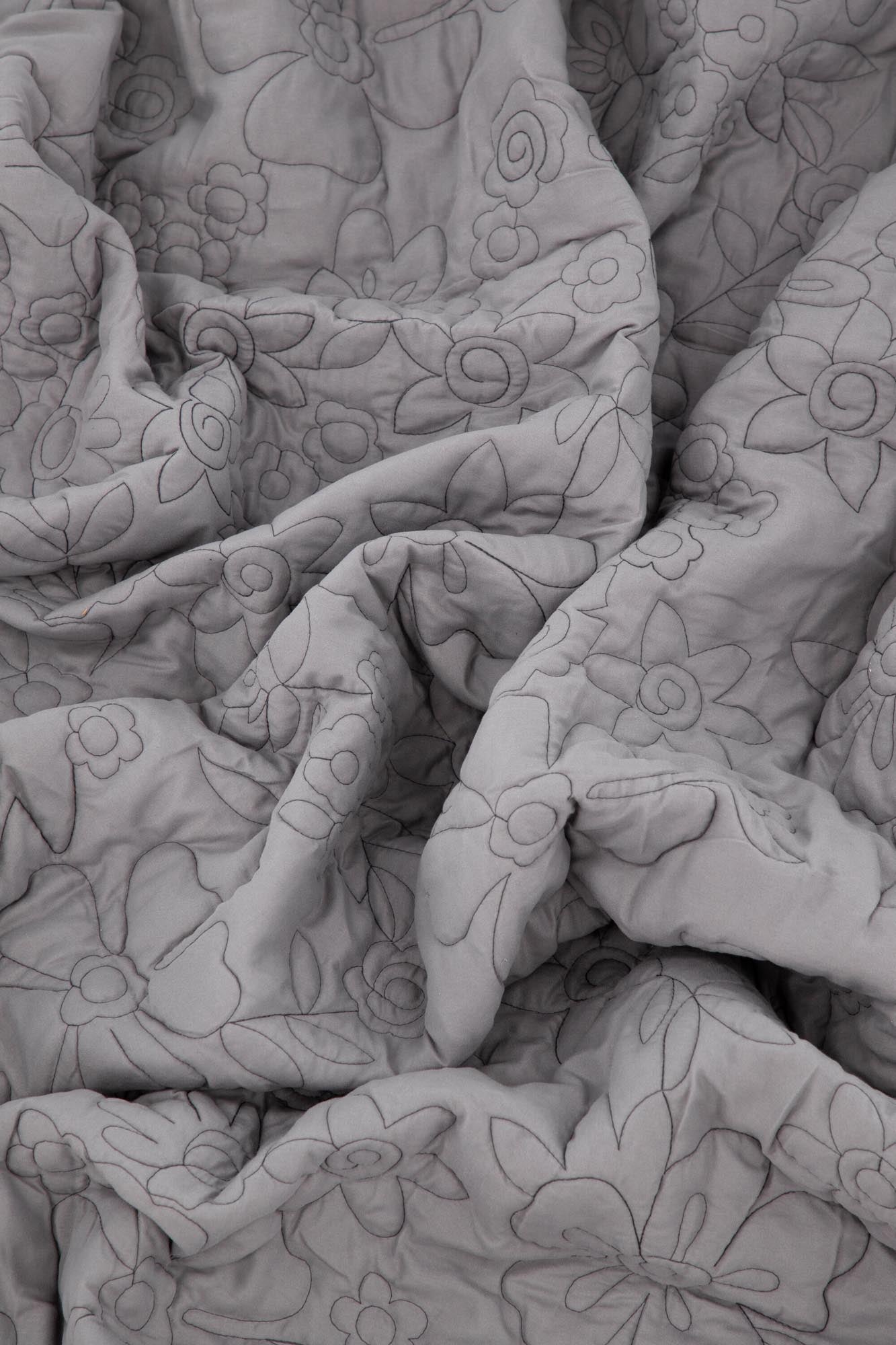 Niki Tagesdecke von Venture Home: Stilvolle, vielseitige Bettüberwurf aus hochwertigem Polyester für ein modernes und gemütliches Schlafzimmer.