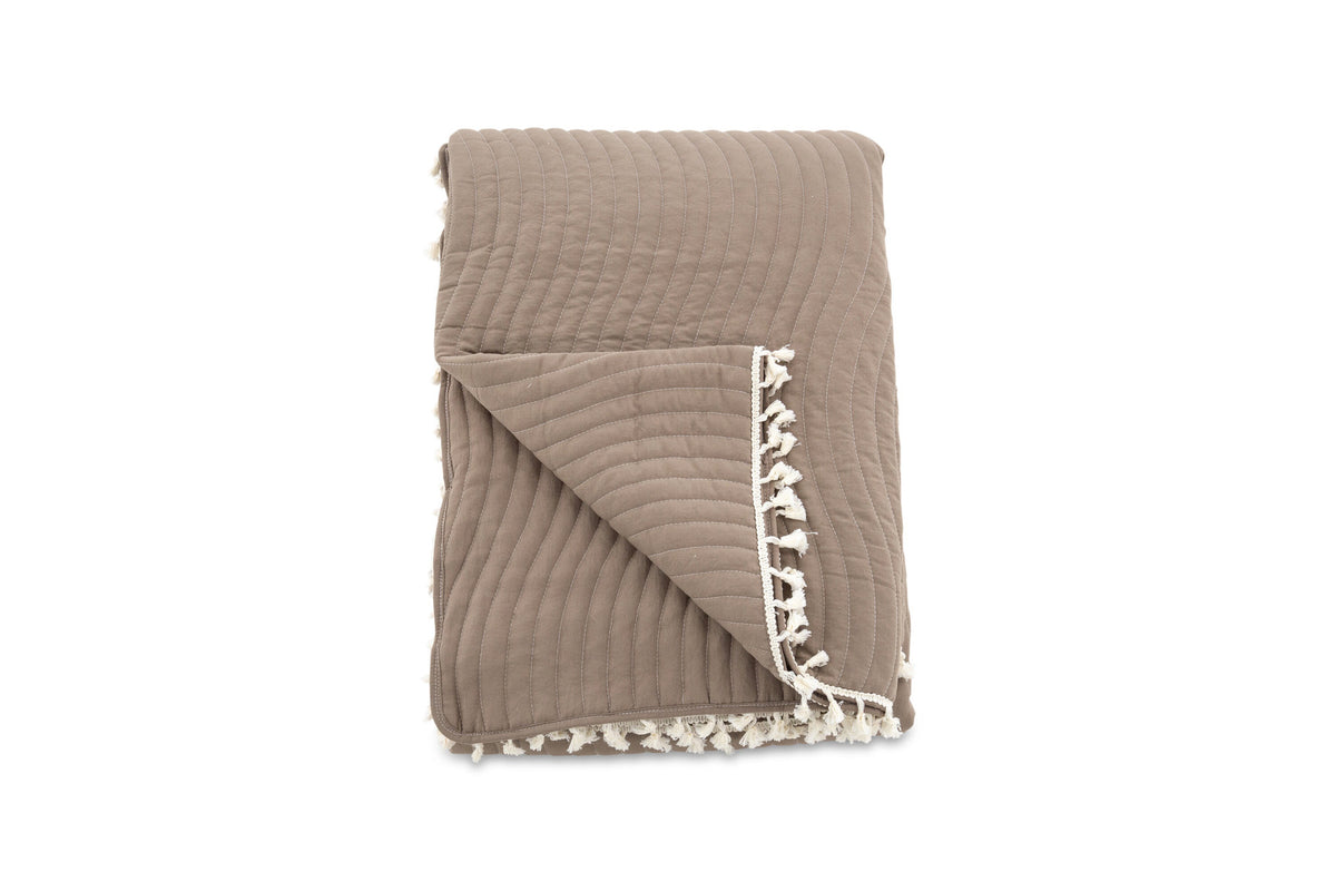 Lias Tagesdecke in Braun präsentiert im Onlineshop von KAQTU Design AG. Bettüberwurf ist von Venture Home