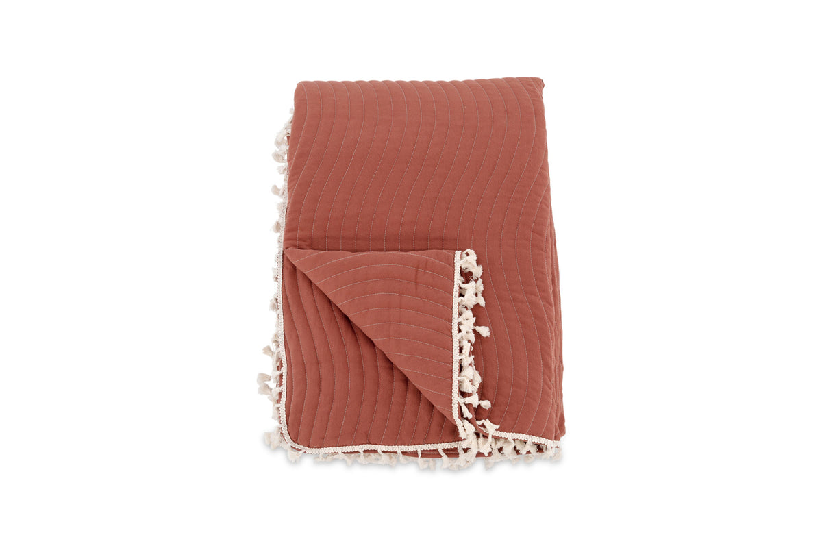 Lias Tagesdecke in Rostiges Rot präsentiert im Onlineshop von KAQTU Design AG. Bettüberwurf ist von Venture Home