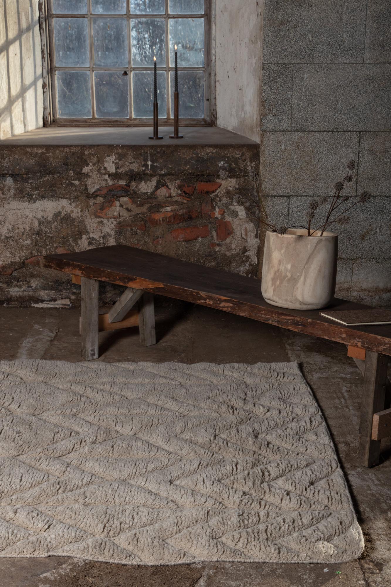 Zoe Teppich von Vind: Hochwertige Wolle, modernes Design und vielseitig einsetzbar für ein elegantes Zuhause.