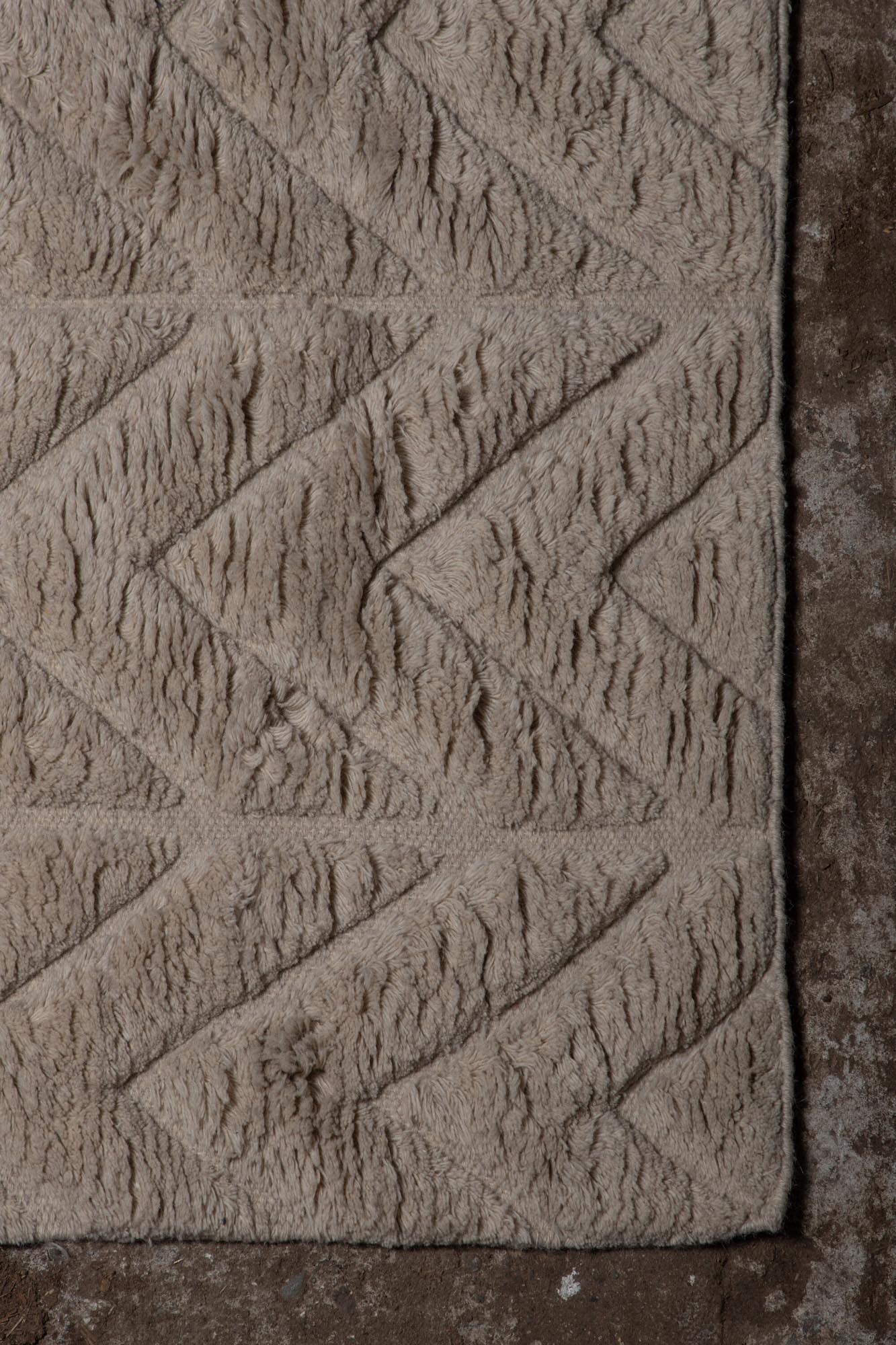 Zoe Teppich von Vind: Stilvoller Wollteppich mit lebendigen Farben, ideal für jeden Raum und Ausdruck Ihres persönlichen Stils.