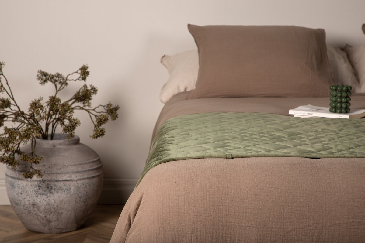 Jilly Tagesdecke in Grün präsentiert im Onlineshop von KAQTU Design AG. Bettüberwurf ist von Venture Home