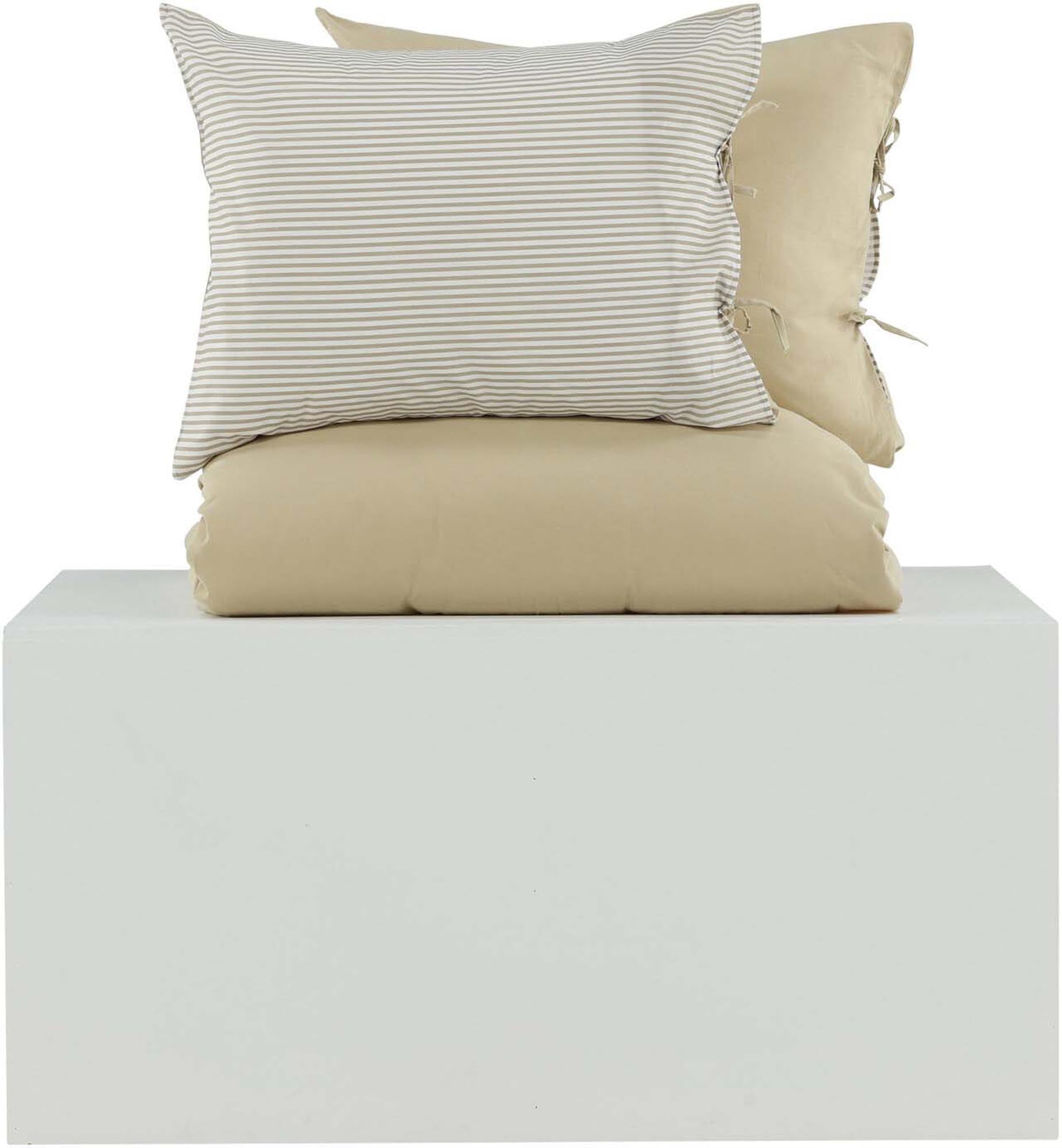 Verleihen Sie Ihrem Schlafzimmer mit der Jenna Bettgarnitur von Venture Home einen stilvollen Akzent. Hochwertige Baumwolle und vielseitiges Design sorgen für optimalen Komfort.