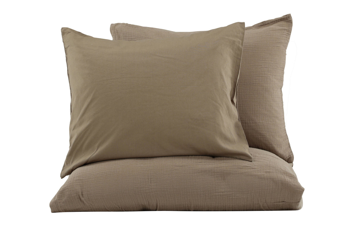 Mila Bettgarnitur in Braun präsentiert im Onlineshop von KAQTU Design AG. Bettwäsche ist von Venture Home