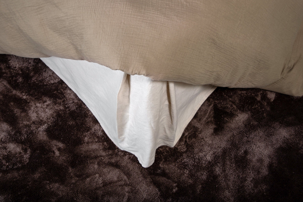 Mila Bettgarnitur in Braun präsentiert im Onlineshop von KAQTU Design AG. Bettwäsche ist von Venture Home