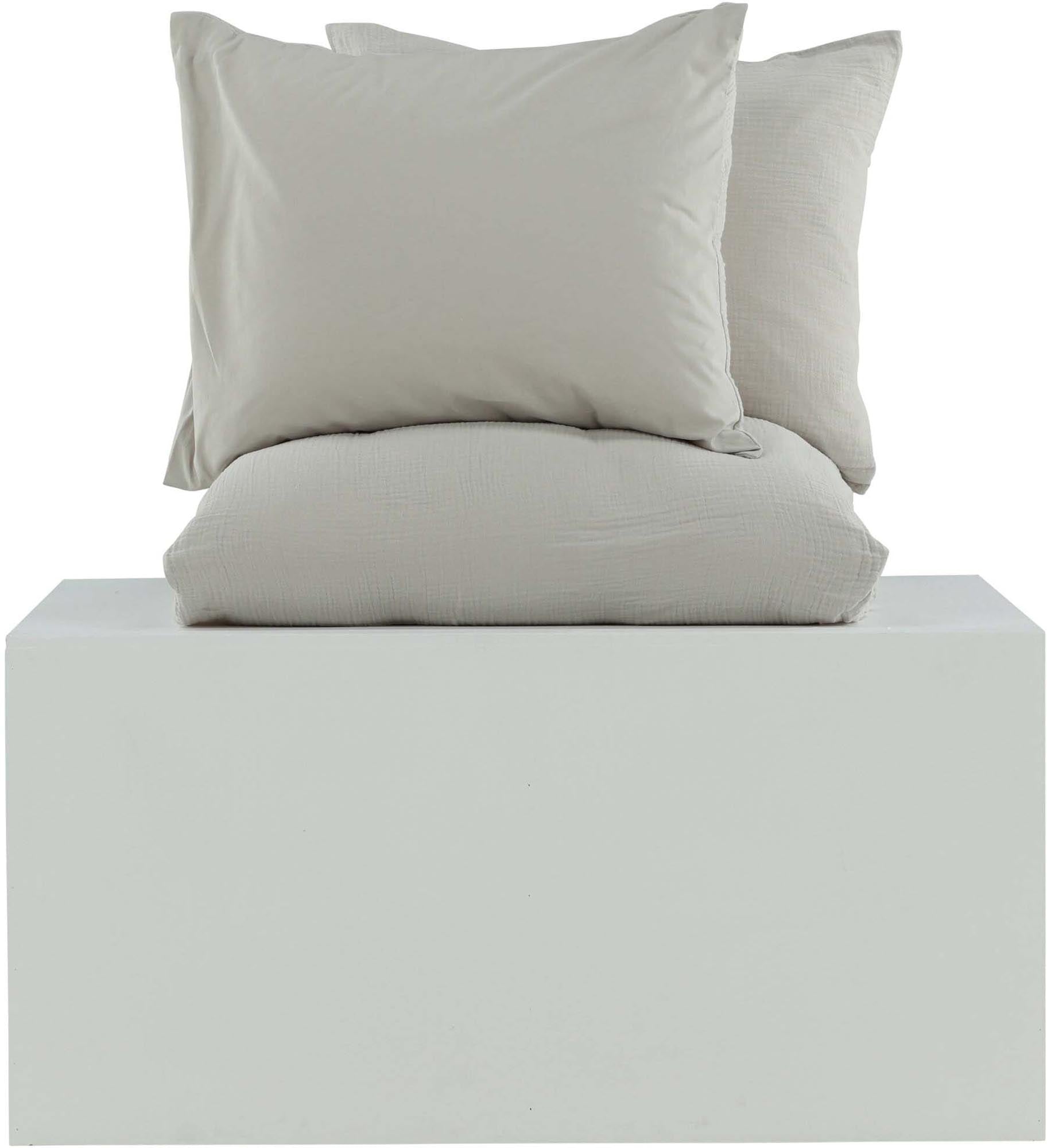 Mila Bettgarnitur von Venture Home: Hochwertige Baumwolle, harmonische Erdfarben und pflegeleicht für erholsamen Schlaf und stilvolle Akzente.