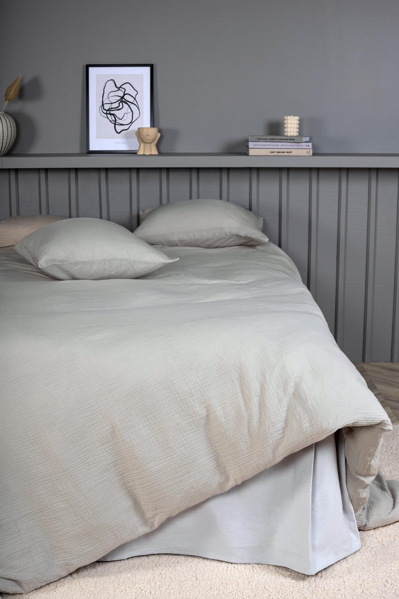 Entdecken Sie die Mila Bettgarnitur von Venture Home: Hochwertige, atmungsaktive Baumwolle in harmonischen Erdfarben für erholsamen Schlaf und stilvolle Akzente.