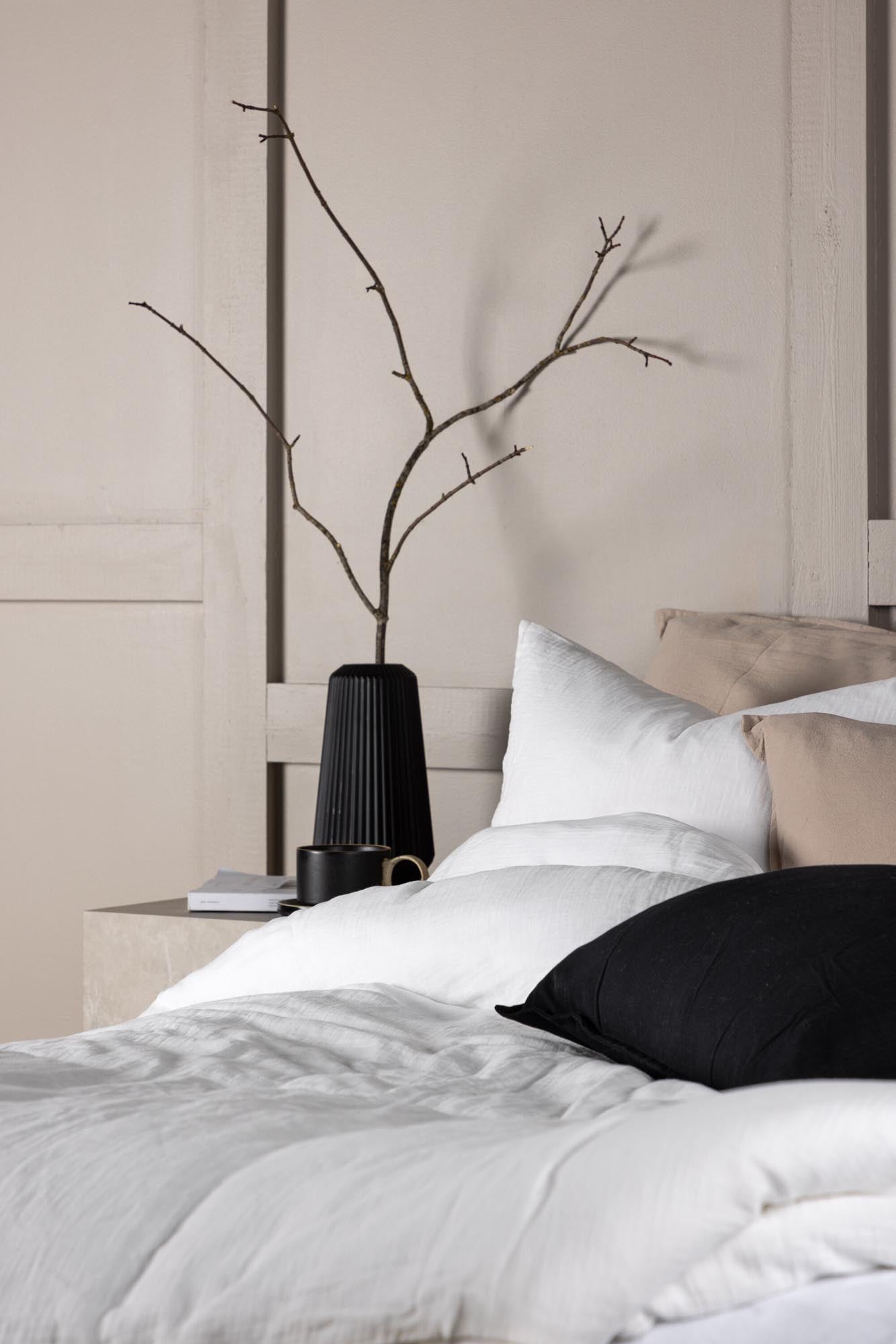 Mila Bettgarnitur Kombo: Hochwertige Baumwolle für stilvollen Schlafkomfort und entspannende Atmosphäre in Ihrem Schlafzimmer.