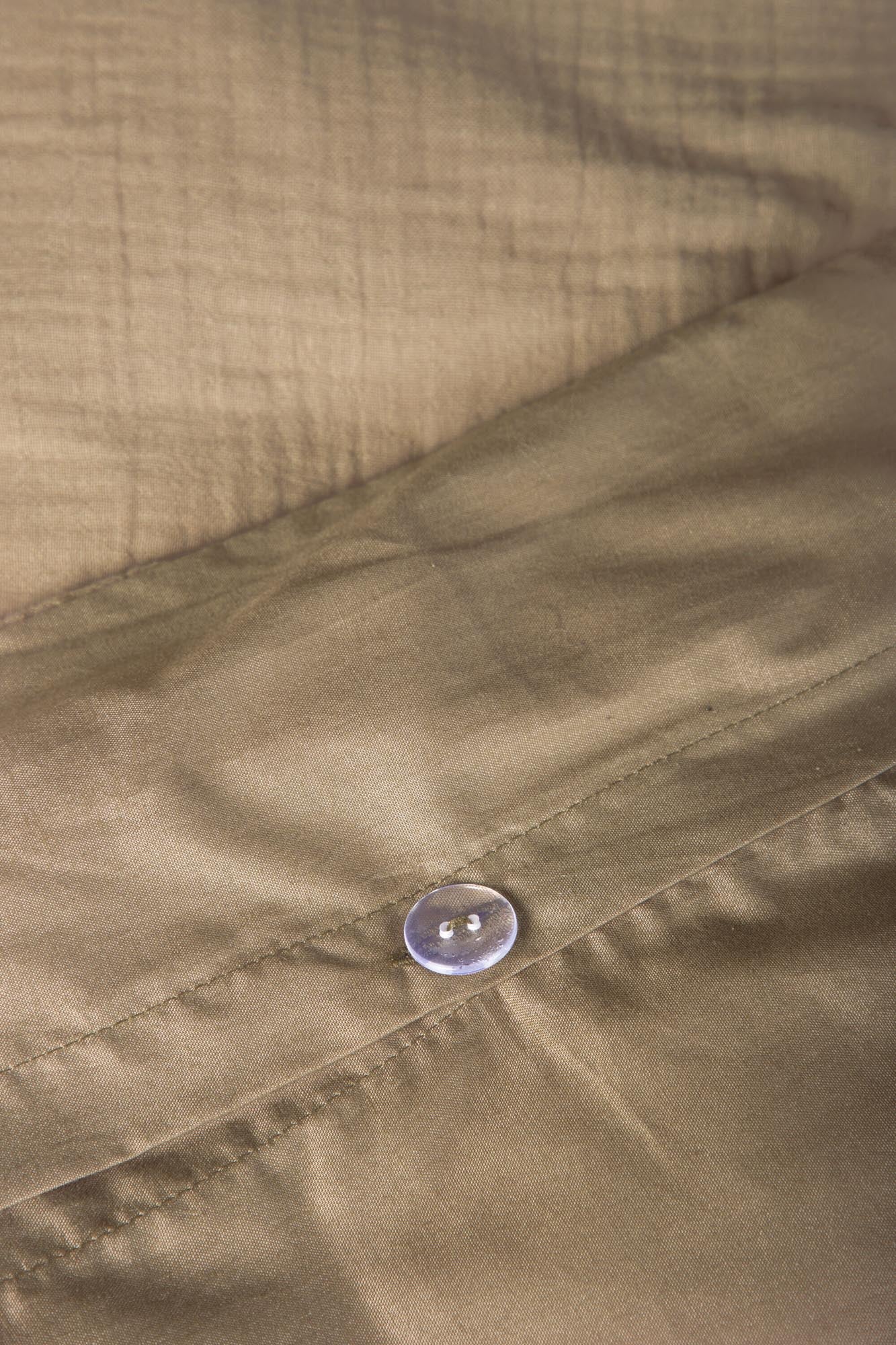 Entdecken Sie die Mila Bettgarnitur von Venture Home: Atmungsaktive, gekräuselte Baumwolle in sanften Erdfarben für stilvollen Komfort und entspannenden Schlaf.