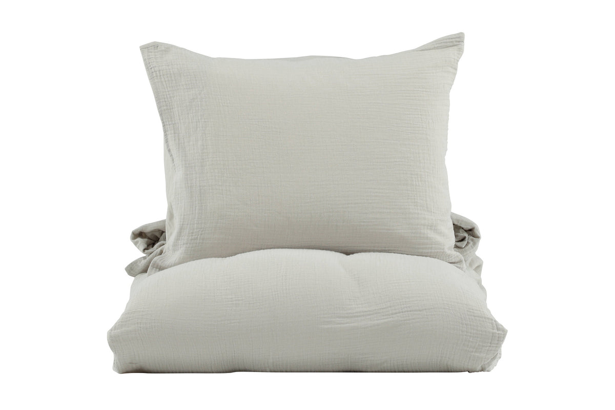 Mila Bettgarnitur in Hellgrau präsentiert im Onlineshop von KAQTU Design AG. Bettwäsche ist von Venture Home