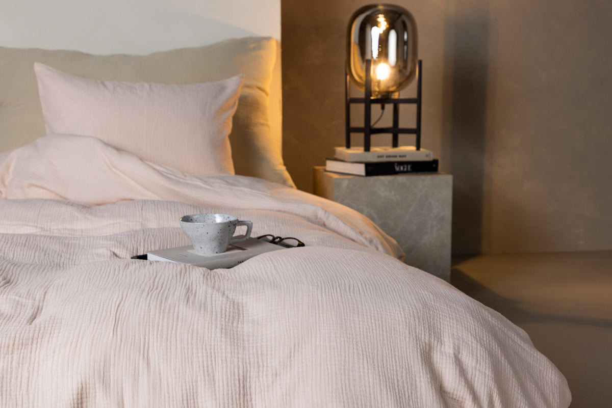 Mila Bettgarnitur Kombo in Hell-Pink präsentiert im Onlineshop von KAQTU Design AG. Bettwäsche ist von Venture Home