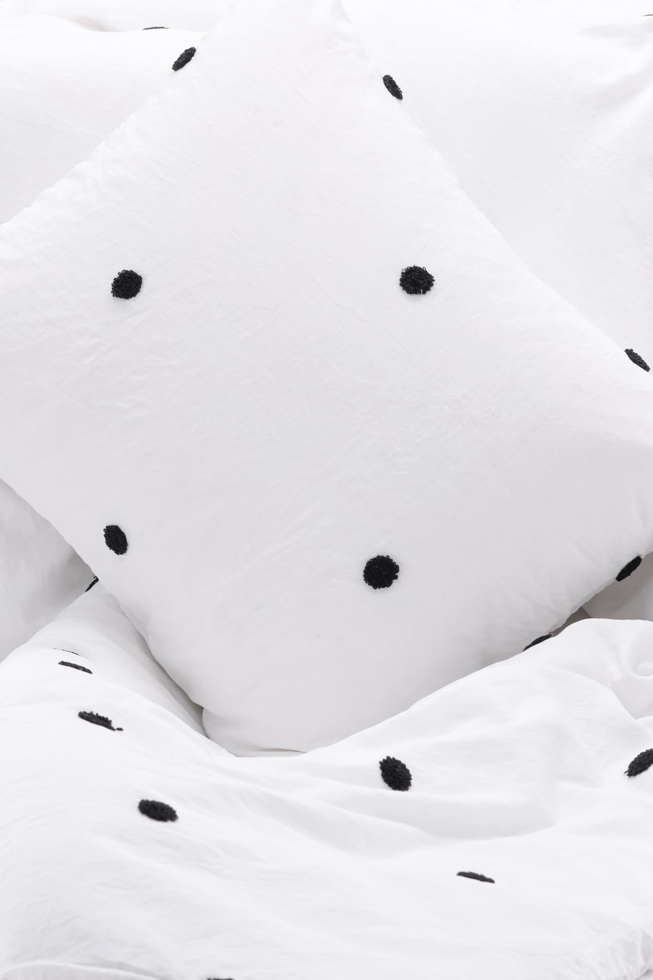 Loke Bettgarnitur in Weiss präsentiert im Onlineshop von KAQTU Design AG. Bettwäsche ist von Venture Home