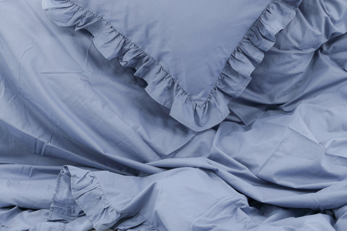 Levi Bettgarnitur in Blau präsentiert im Onlineshop von KAQTU Design AG. Bettwäsche ist von Venture Home
