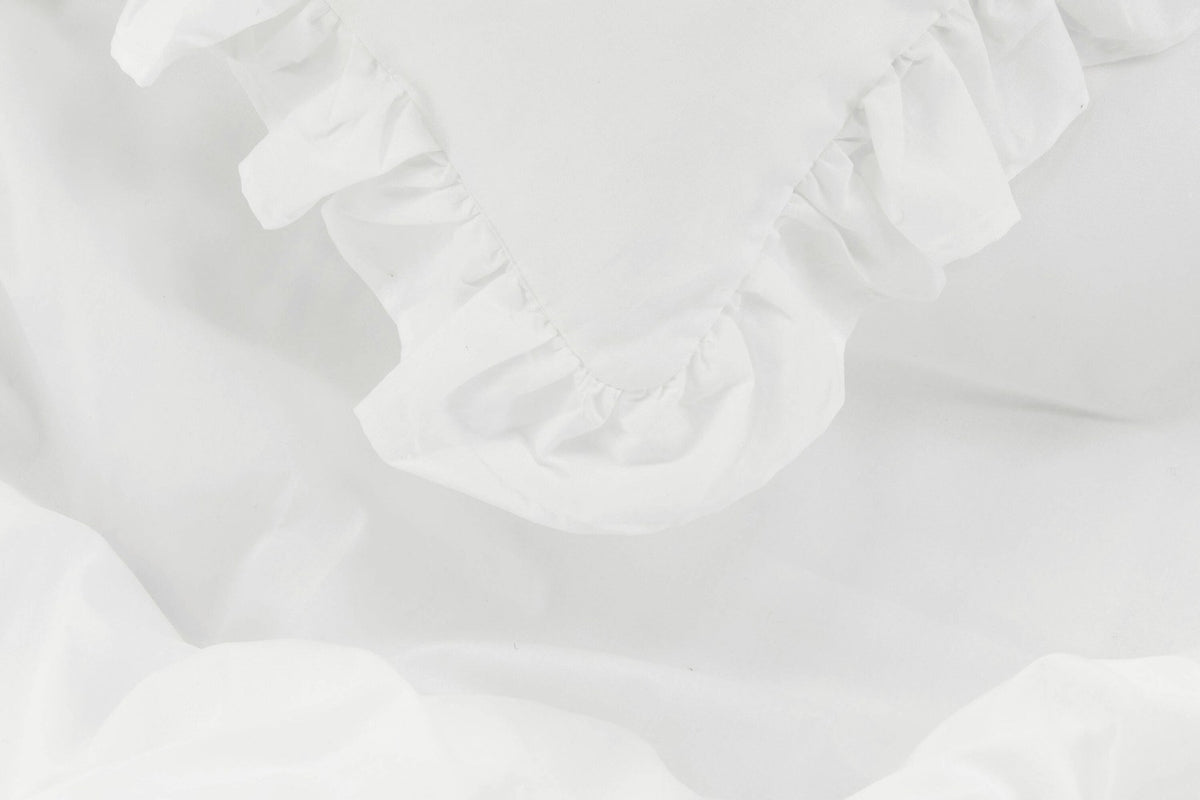 Levi Bettgarnitur in Weiss präsentiert im Onlineshop von KAQTU Design AG. Bettwäsche ist von Venture Home