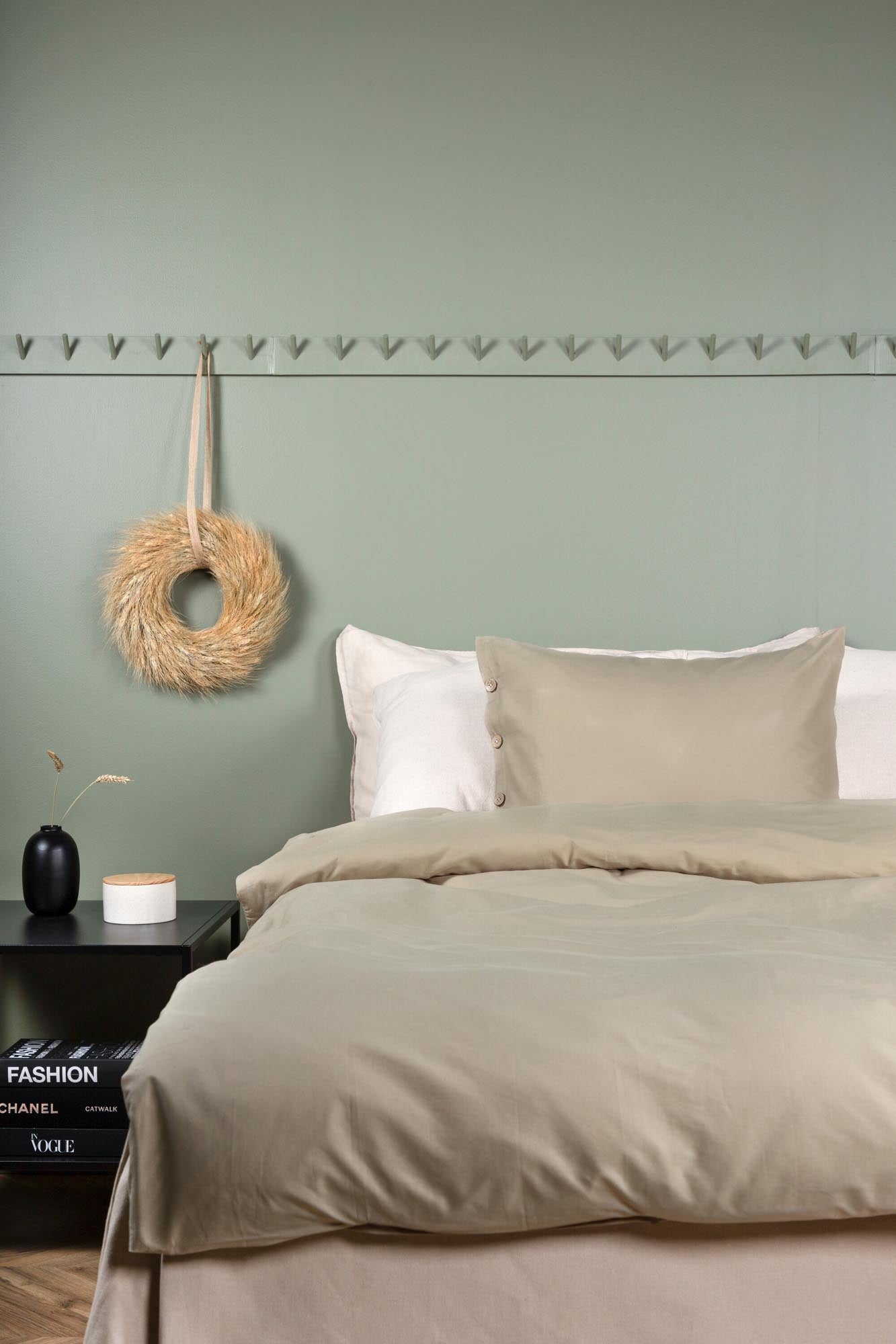 Erleben Sie das Joar Bettwäsche Set von Venture Home: Stilvolles Design in sanften Sandtönen, atmungsaktive Baumwolle und pflegeleichte Handhabung für Ihr Schlafzimmer.