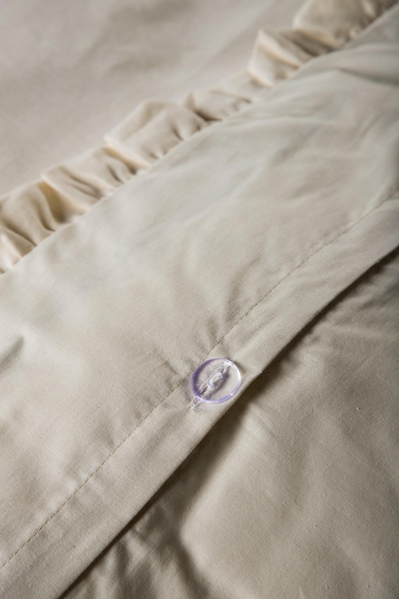 Elegante Lias Bettgarnitur: Beige Leinen-Baumwoll-Mix, atmungsaktiv, pflegeleicht, 150x200 cm, für erholsamen Schlaf.