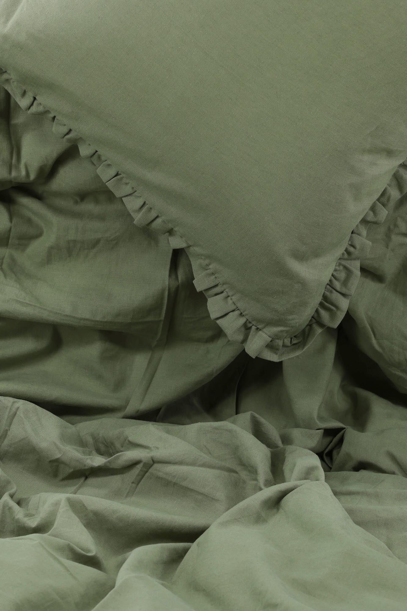 Lias Bettgarnitur: Modernes Design trifft auf kuscheligen Schlafkomfort.