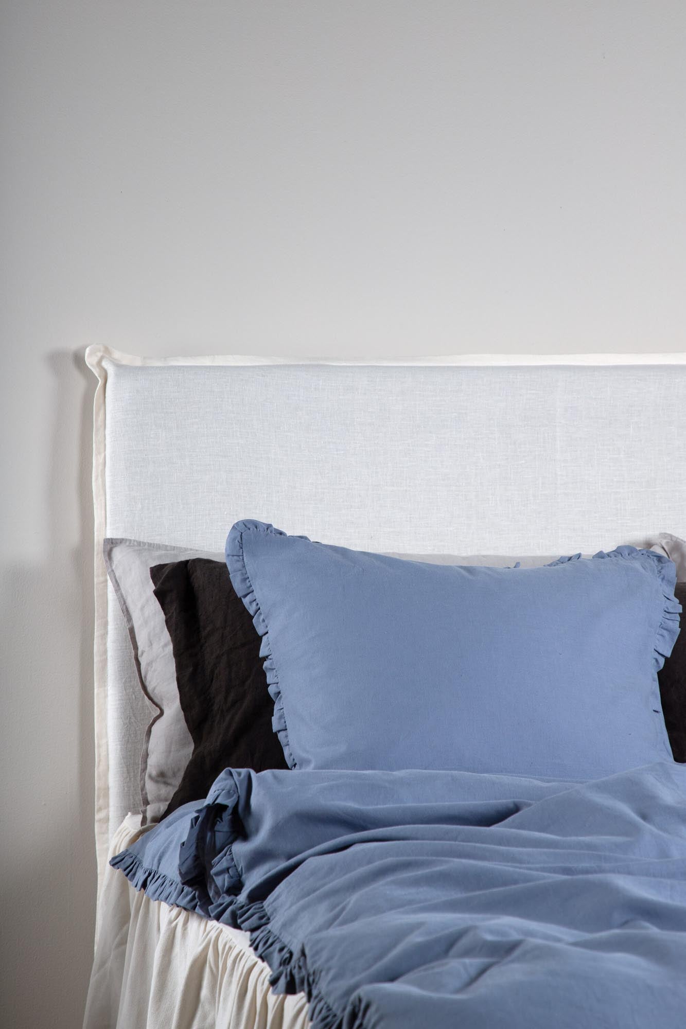 Die Lias Bettgarnitur von Venture Home vereint elegantes Design und höchsten Schlafkomfort. Perfekt für eine stilvolle Schlafzimmergestaltung.