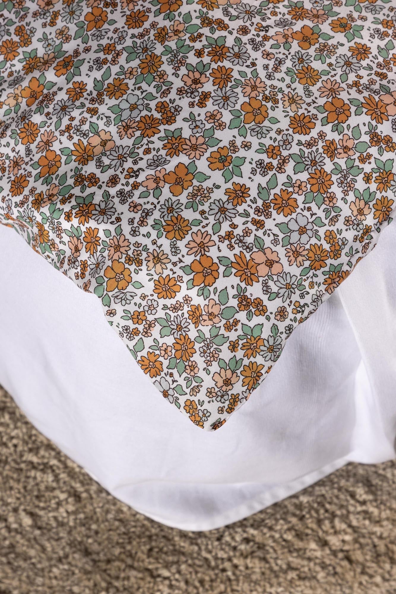 Verleihen Sie Ihrem Schlafzimmer mit der eleganten Vicky Bettgarnitur von Venture Home einen Hauch von Gemütlichkeit und Stil.