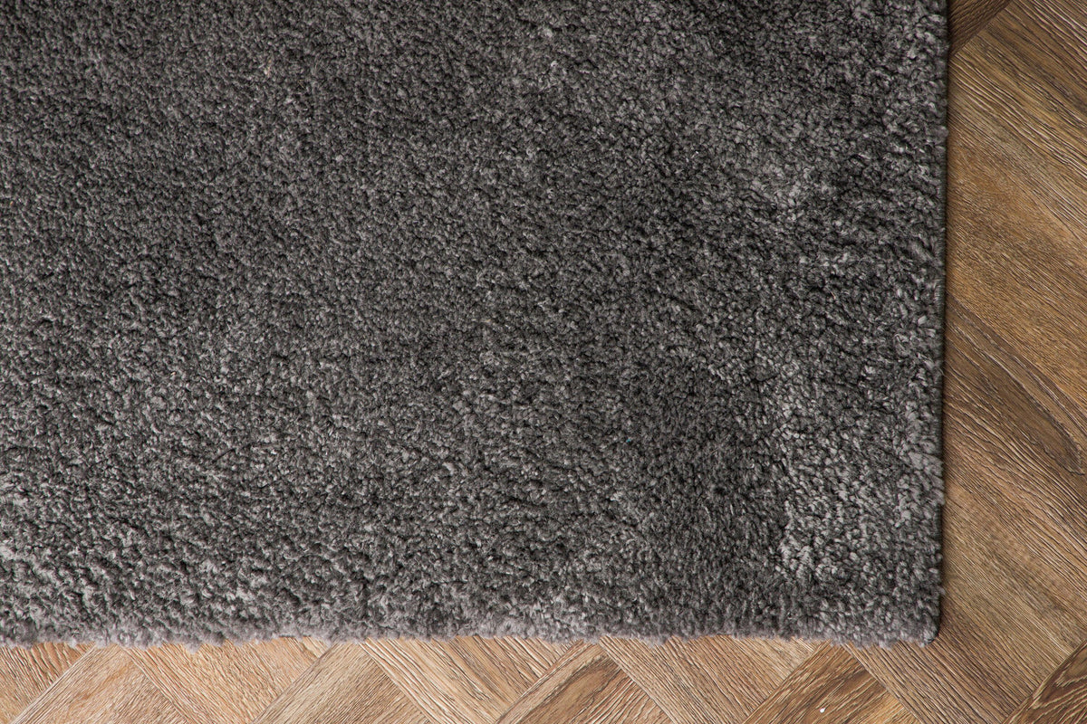 Walter Pluto Teppich Rechteckig in Dunkelgrau präsentiert im Onlineshop von KAQTU Design AG. Teppich ist von Venture Home