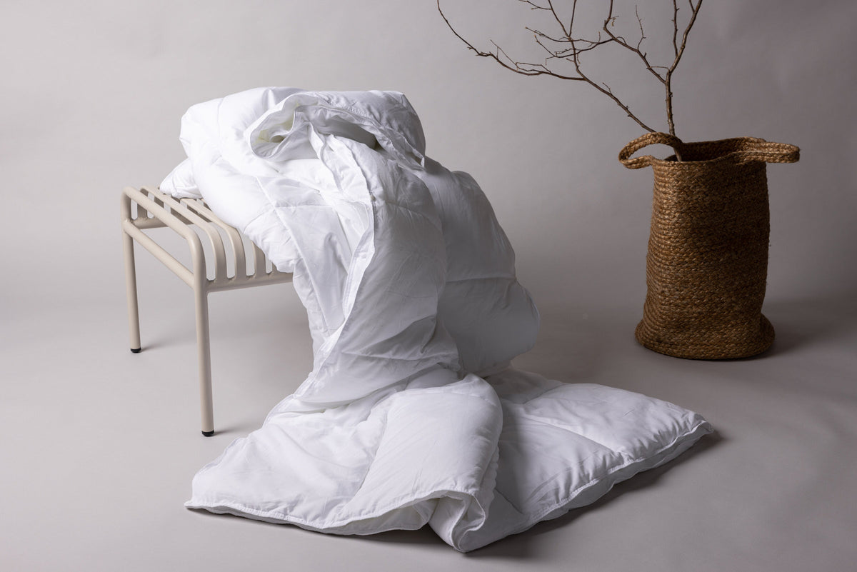 Selma Bettdecke in Weiss präsentiert im Onlineshop von KAQTU Design AG. Bettwäsche ist von Venture Home