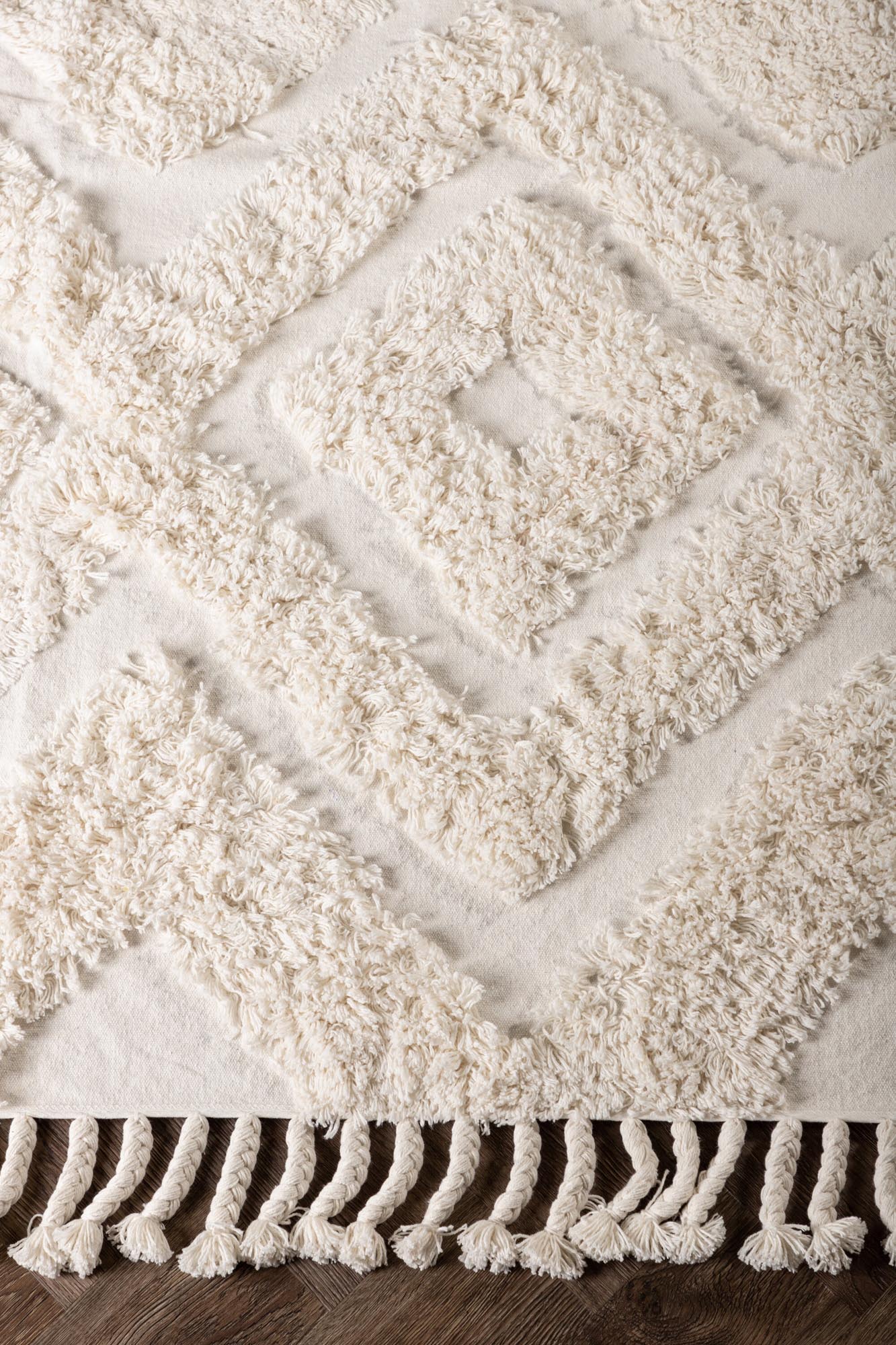 Hilma Teppich in Weiss präsentiert im Onlineshop von KAQTU Design AG. Teppich ist von Venture Home