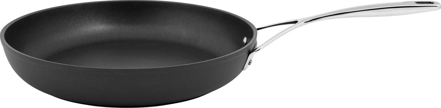Entdecken Sie die Alu Pro 5 Bratpfanne von Demeyere: Robuste Bauweise, innovative Antihaftbeschichtung und ergonomische Griffe für perfekte Kochergebnisse.