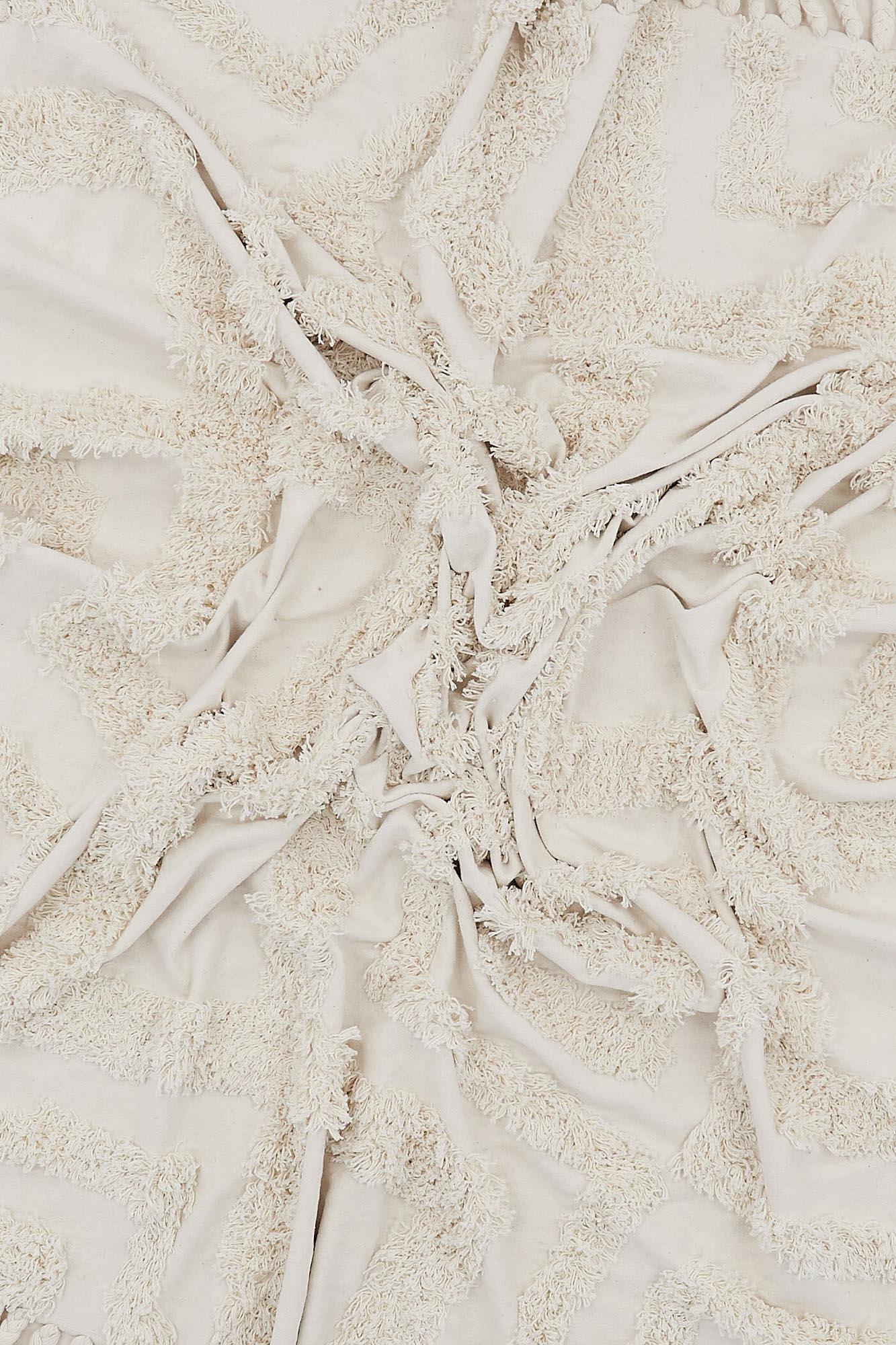 Hilma Teppich in Weiss präsentiert im Onlineshop von KAQTU Design AG. Teppich ist von Venture Home