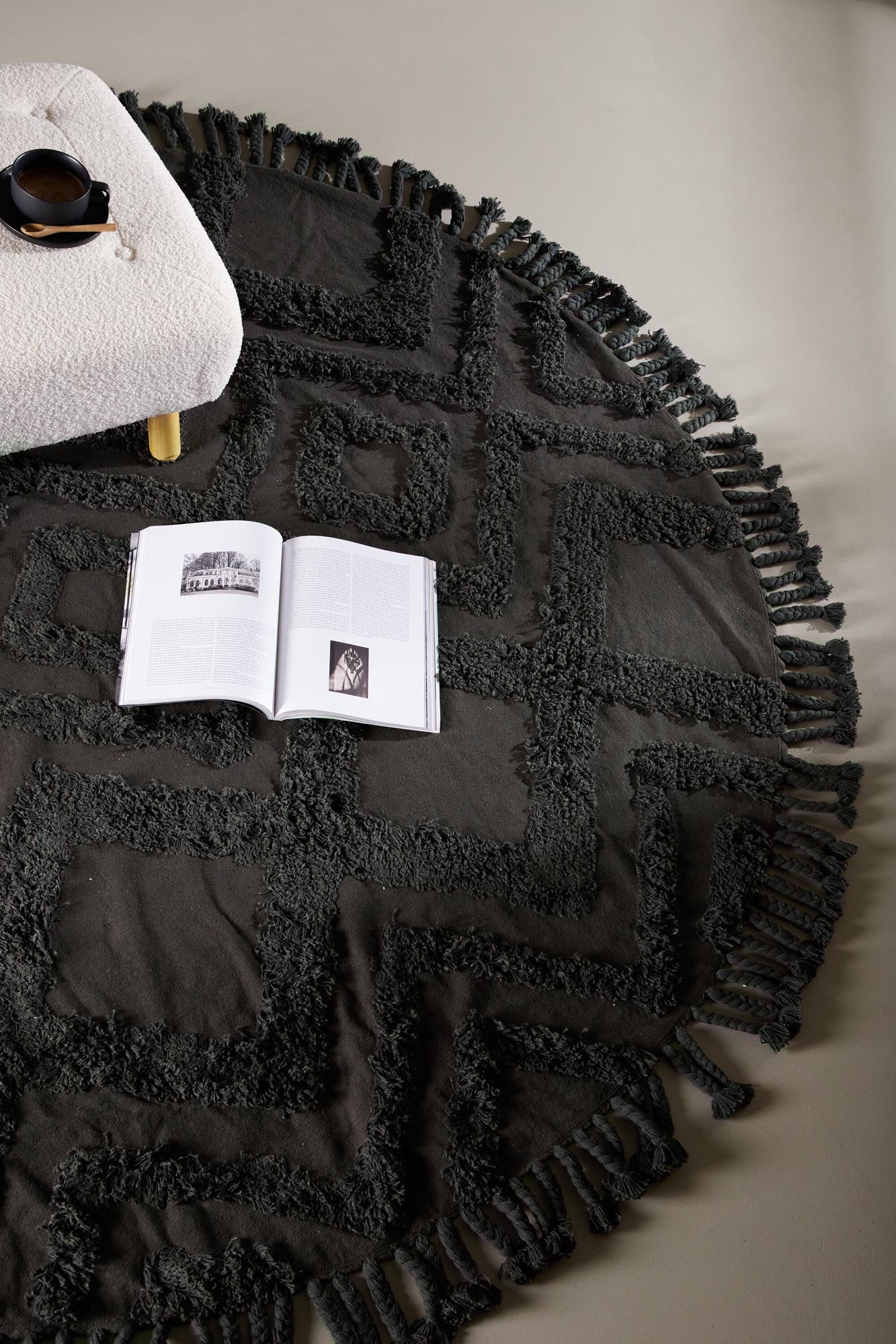 Hilma Teppich in Dunkelgrau präsentiert im Onlineshop von KAQTU Design AG. Teppich ist von Venture Home