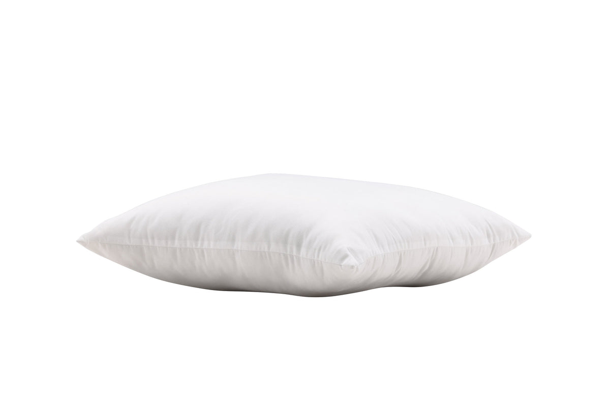 Wilma Innenkissen in Weiss präsentiert im Onlineshop von KAQTU Design AG. Kissenfüllung ist von Venture Home