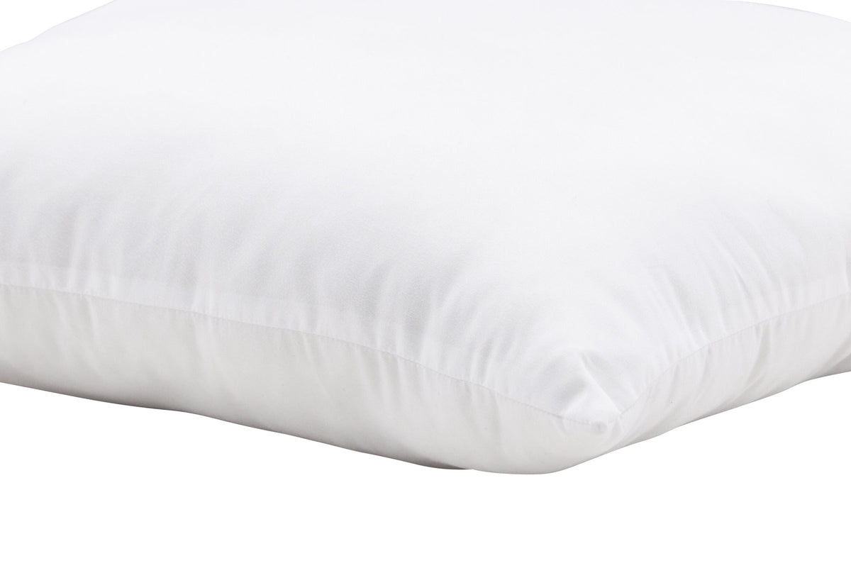 Wilma Innenkissen in Weiss präsentiert im Onlineshop von KAQTU Design AG. Kissenfüllung ist von Venture Home
