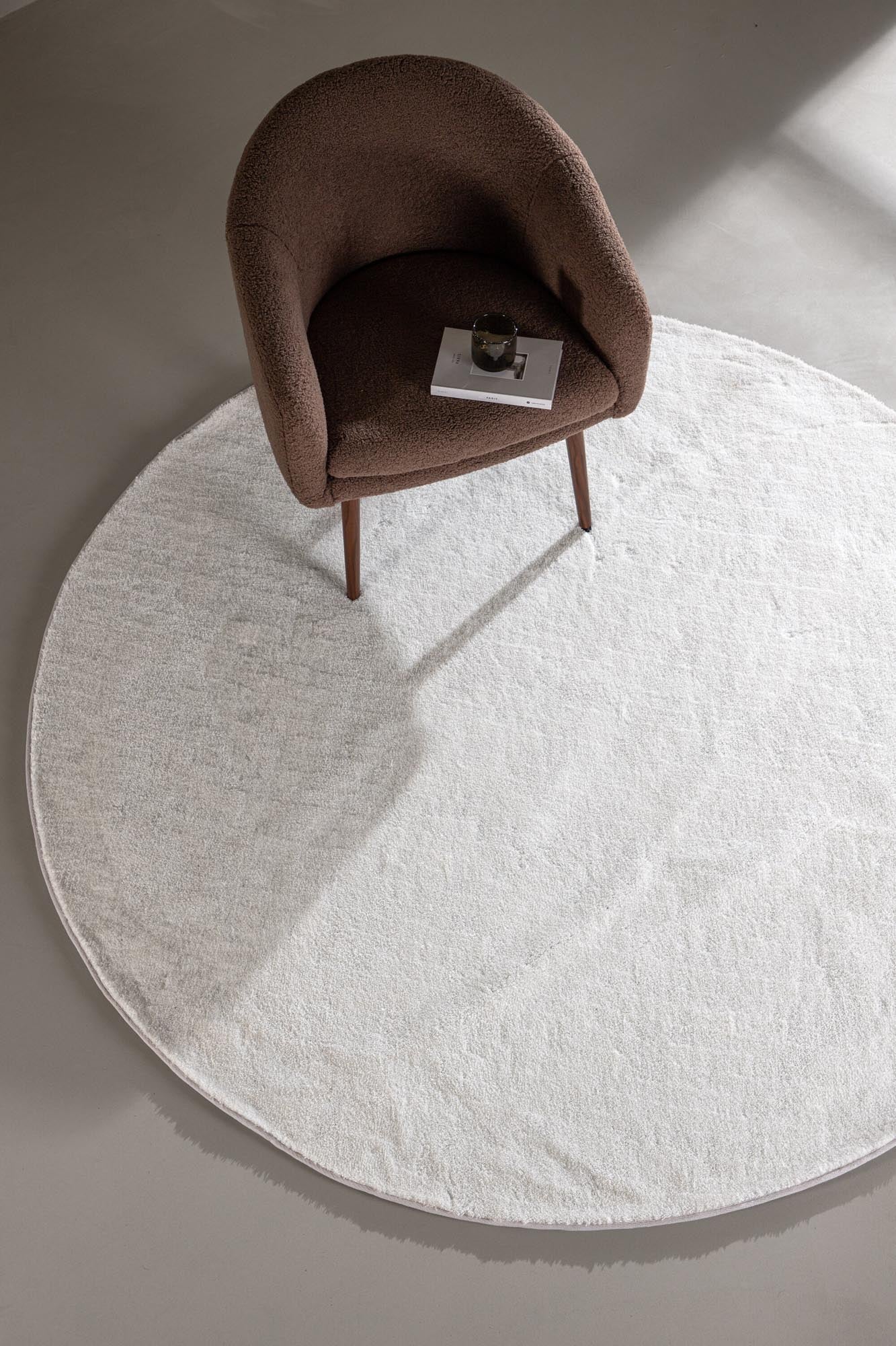 Wunderteppich in Weiss präsentiert im Onlineshop von KAQTU Design AG. Teppich ist von Venture Home