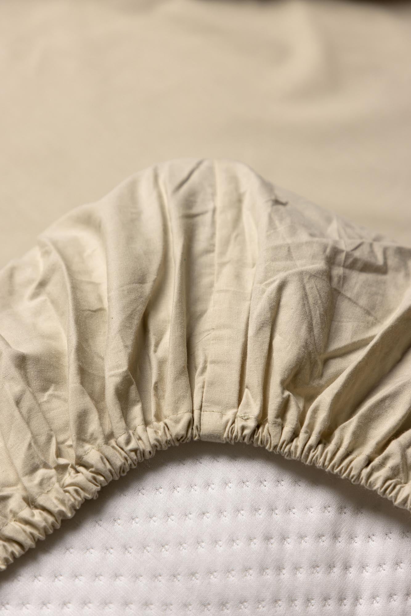 Luxuriöse Sigrid Sheets: Weiche Baumwolle, stilvolle Farben, perfekte Passform für erholsamen Schlaf.