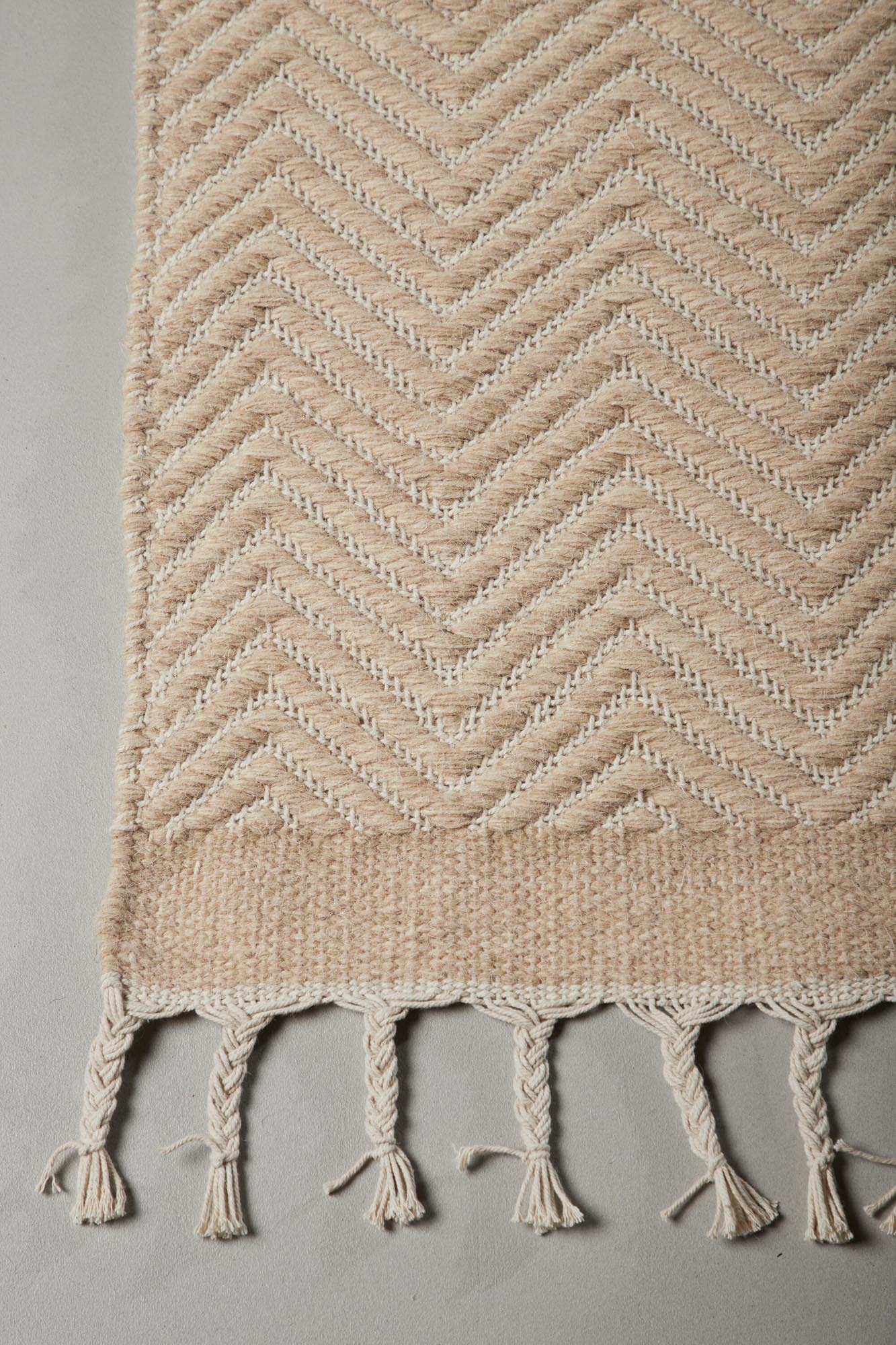 Loke Teppich von Venture Home: Hochwertige Woll-Baumwoll-Mischung für Stil und Komfort in jedem Raum.