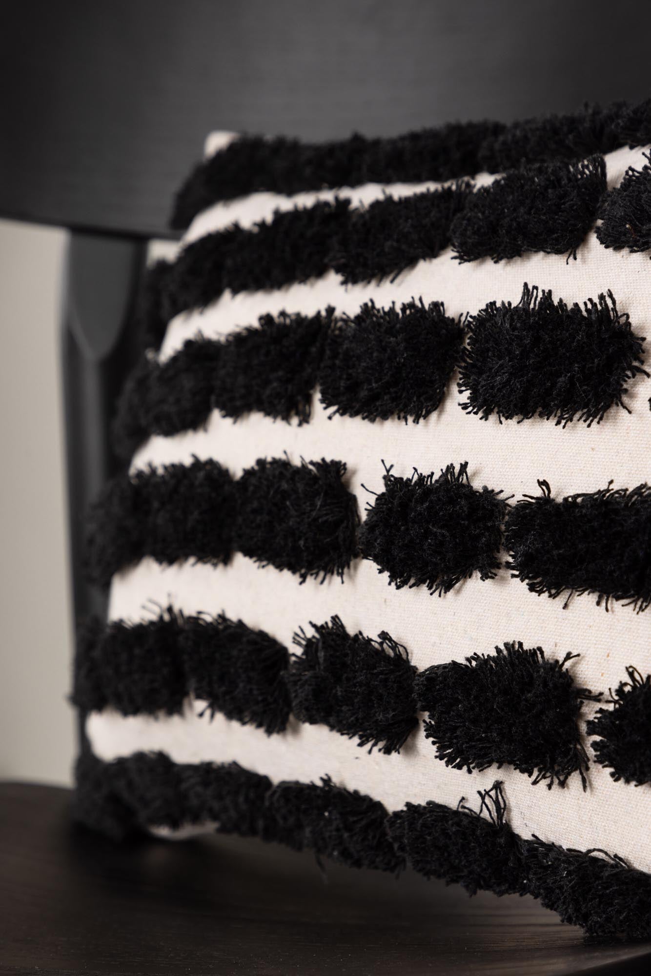 Lova Kissenbezug: Stilvoller Komfort von Venture Home für Ihr Bett.