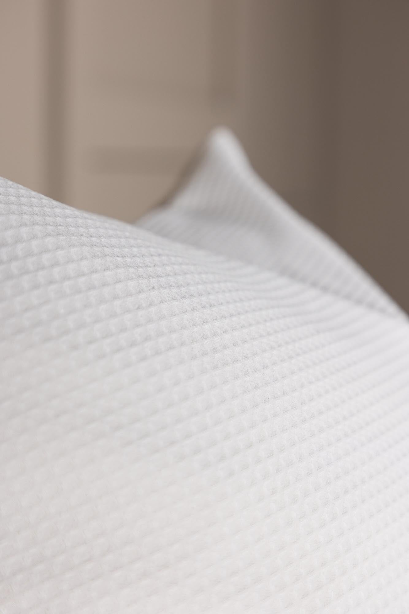 Celine Kissenbezug von Venture Home: Elegantes Design in Beige, langlebig und pflegeleicht, ideal für einladende Wohnräume.