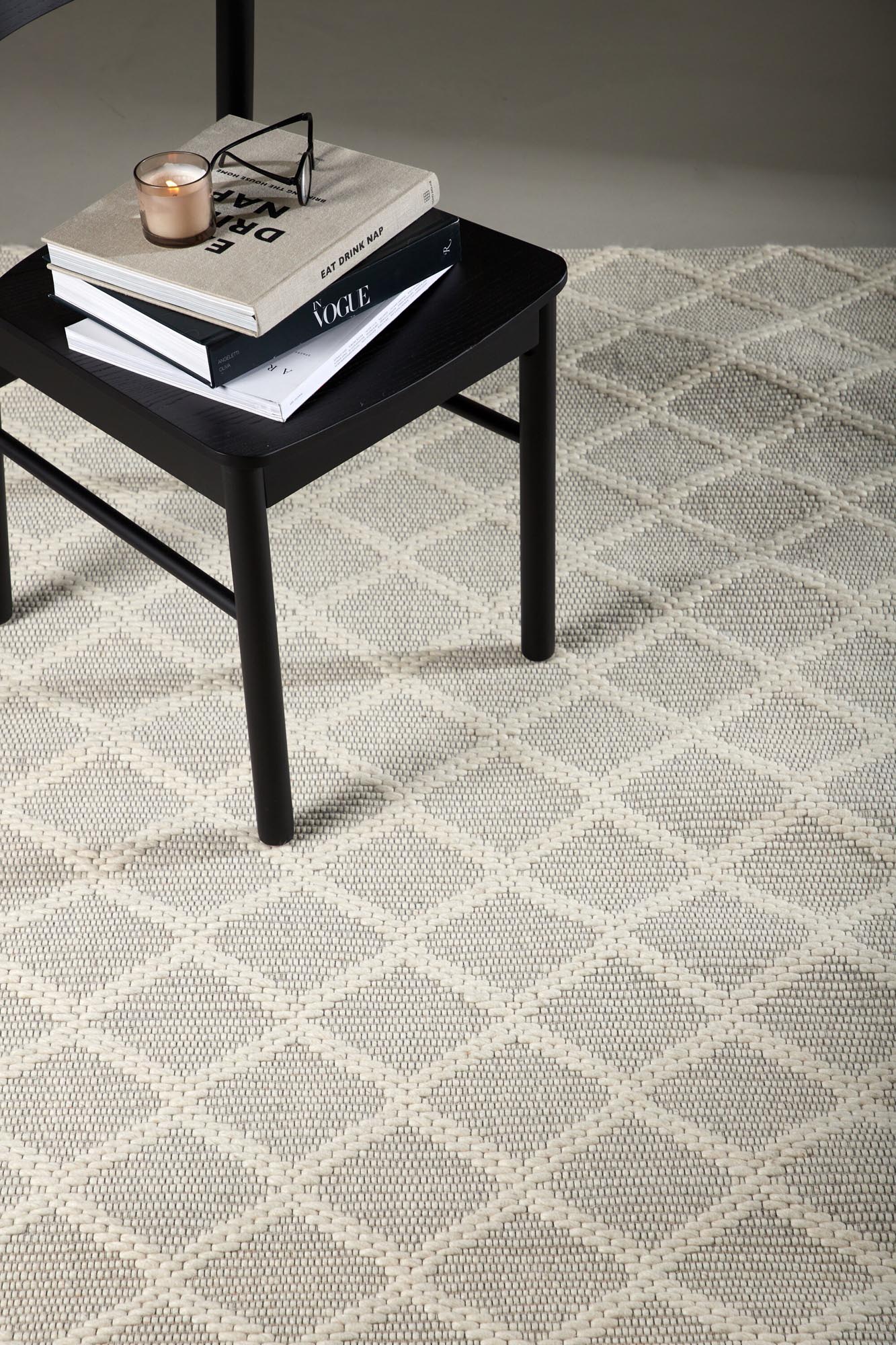 Cloudy Teppich von Venture Home: Handgewebte Wolle, elegantes Farbwechselmuster und vielseitig einsetzbar für ein gemütliches Zuhause.