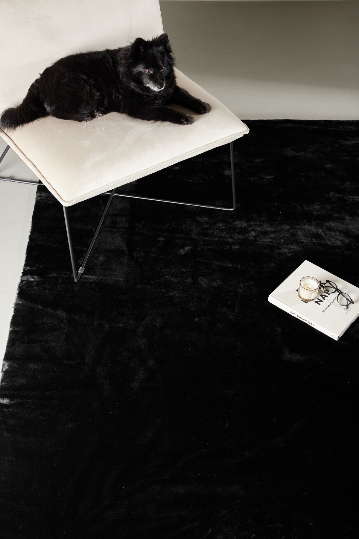 Nina Teppich in Schwarz präsentiert im Onlineshop von KAQTU Design AG. Teppich ist von Venture Home