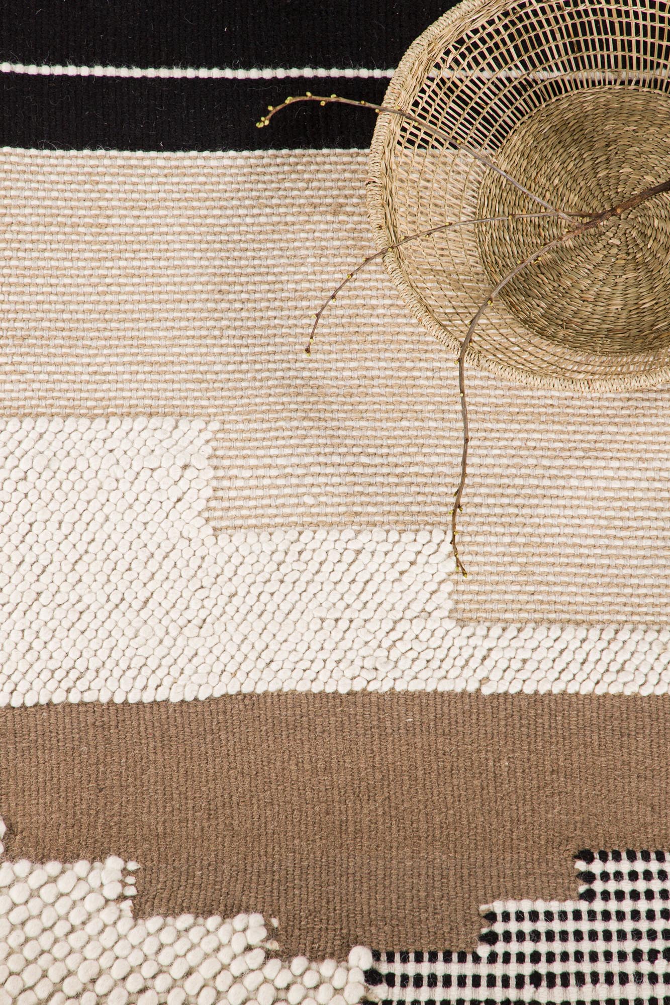 Aston Teppich von Venture Home: Hochwertige Wolle, modernes Design und gemütliche Atmosphäre für Ihr Zuhause.