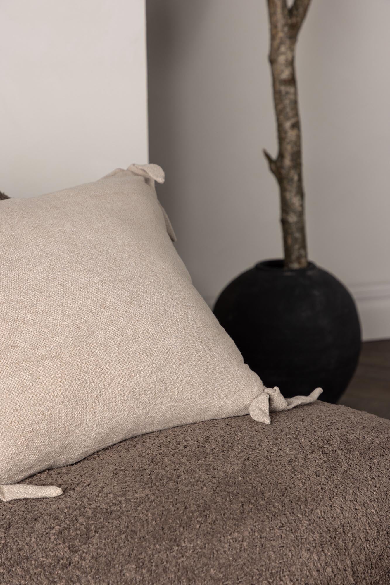 Stilvoller Nora Kissenbezug von Venture Home in sanftem Beige.