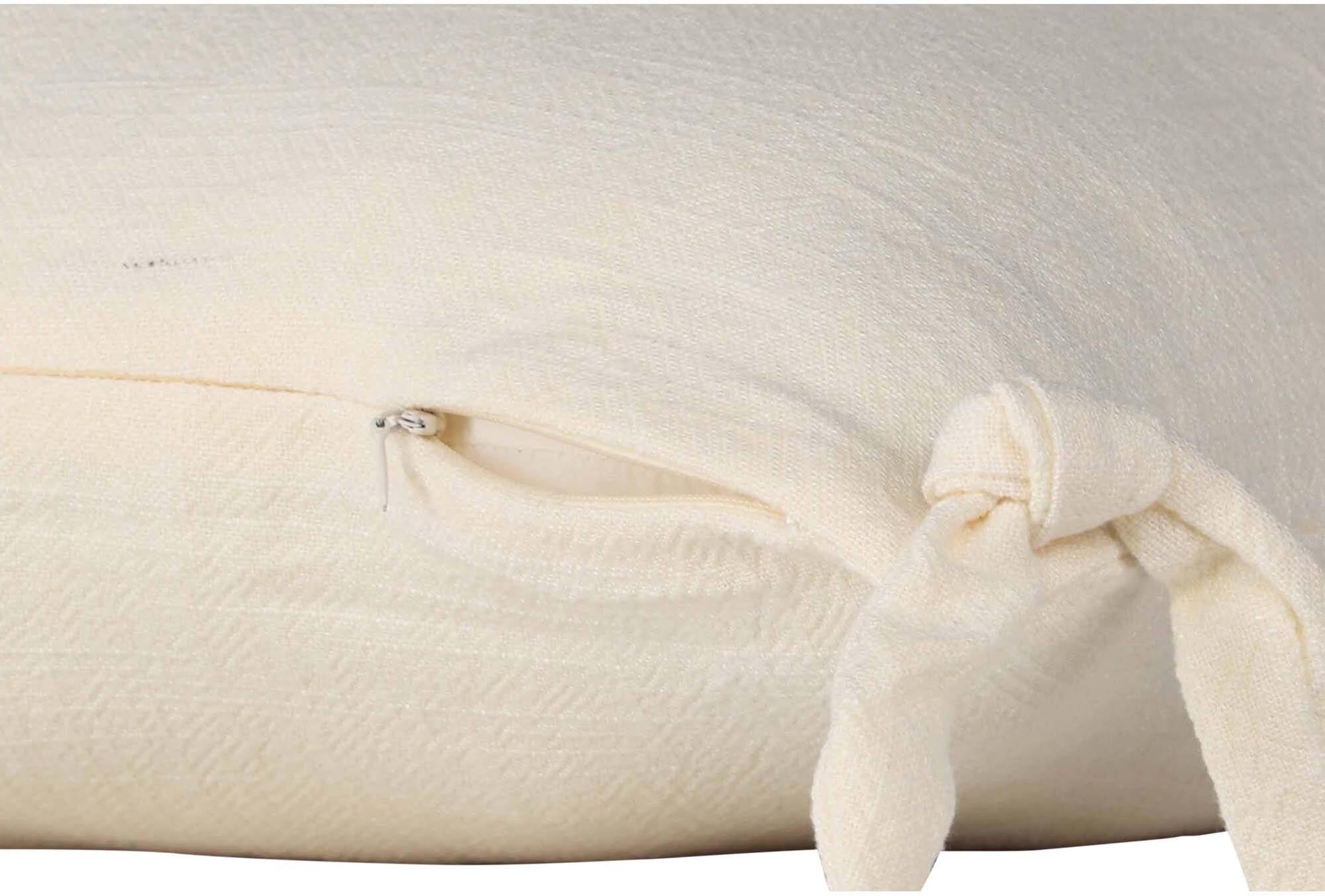 Nora Kissenbezug von Venture Home: Hochwertige Viskose-Leinen-Mischung, charmante Details und vielseitig einsetzbar für elegantes Wohnen.