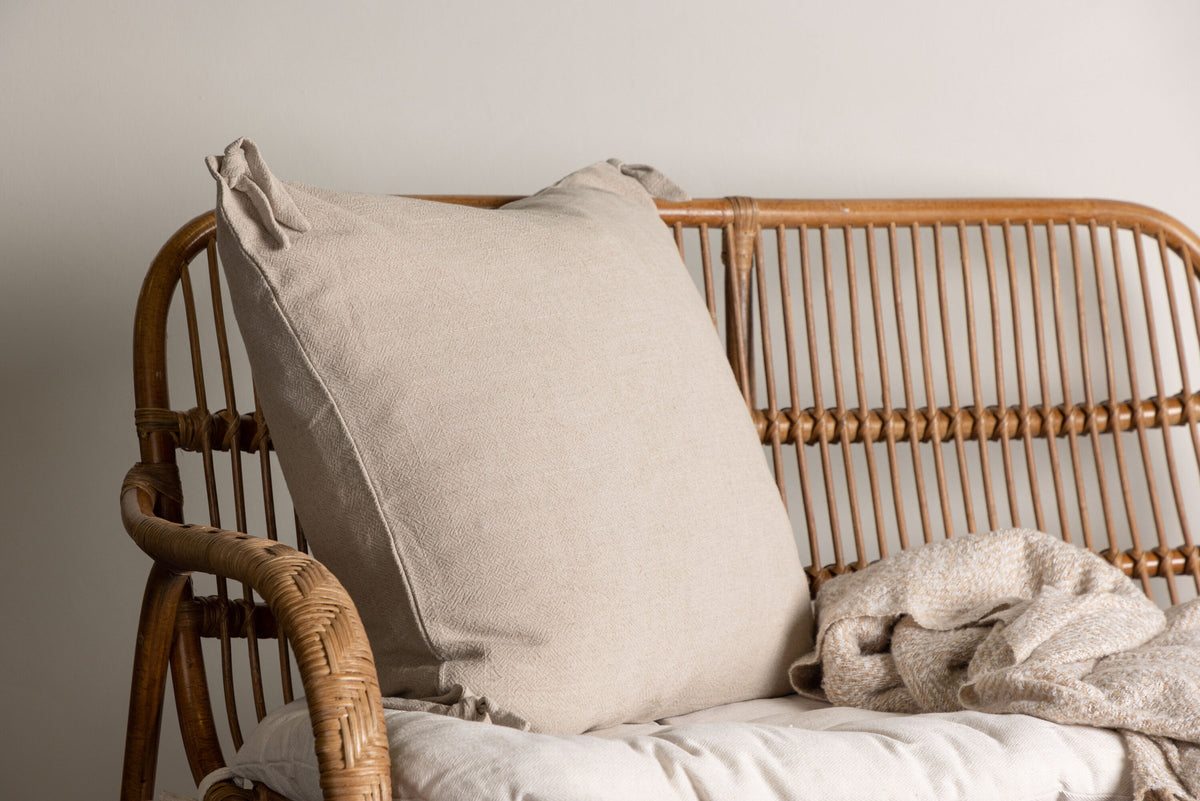 Nora Kissenbezug in Beige präsentiert im Onlineshop von KAQTU Design AG. Deko Kissenbezug ist von Venture Home