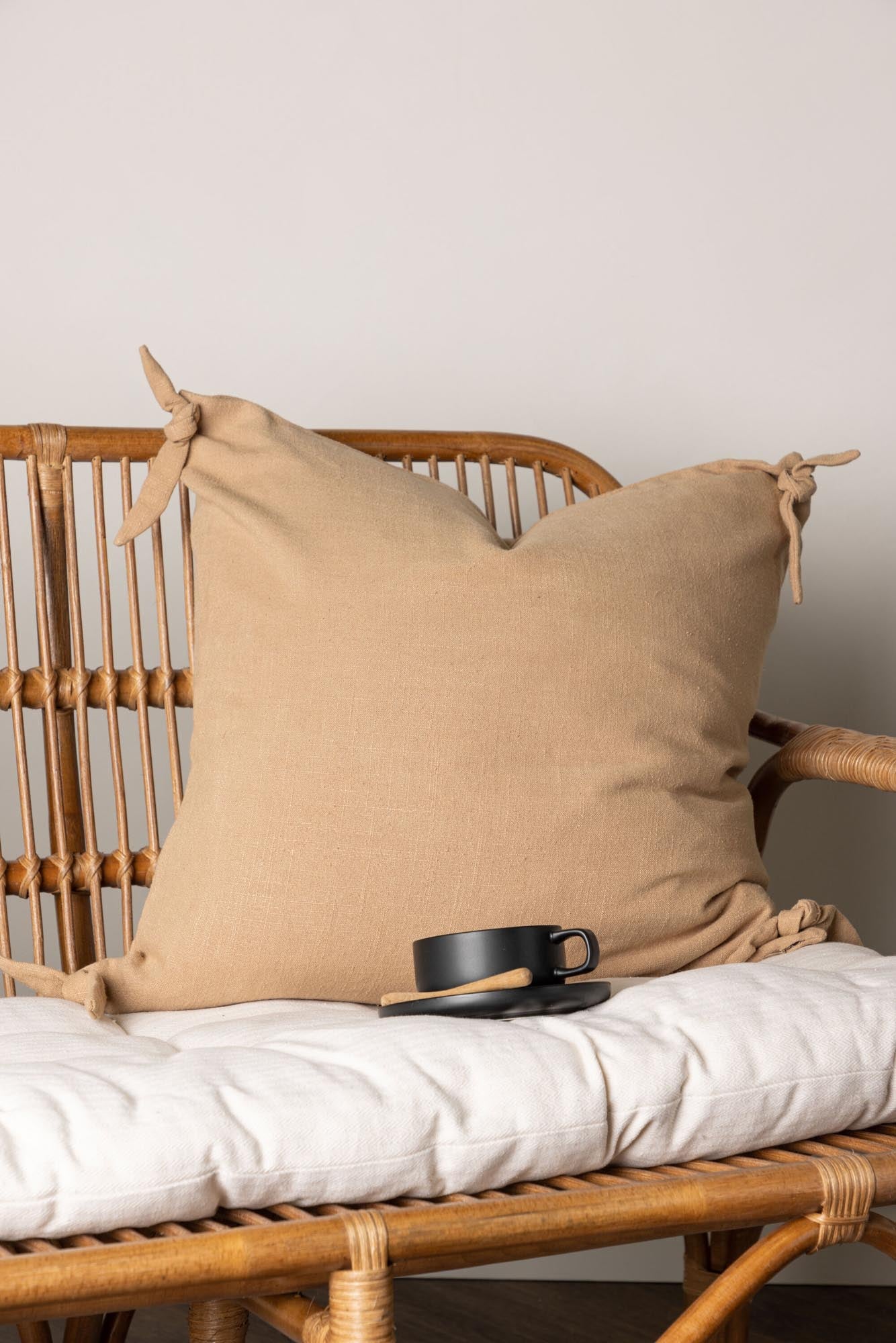 Nora Kissenbezug von Venture Home: Zeitloses Design in sanftem Beige.